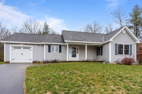 9 Yorkshire Ln, Concord, NH 03307 exterior