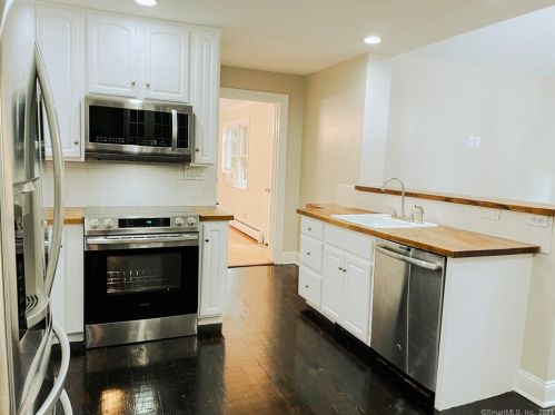 75 Mountain View Ter, Northford, CT 06472 exterior