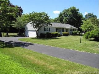 141 Cricket Ln, Orange, CT 06477 exterior