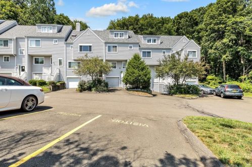 45 Country Pl, Huntington, CT 06484 exterior