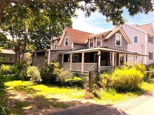11 John Wesley Ave, Oak Bluffs, MA 02539 exterior
