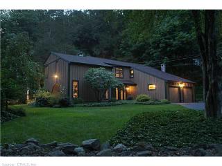 5 Cedar Point Dr, Sherman, CT 06784 exterior