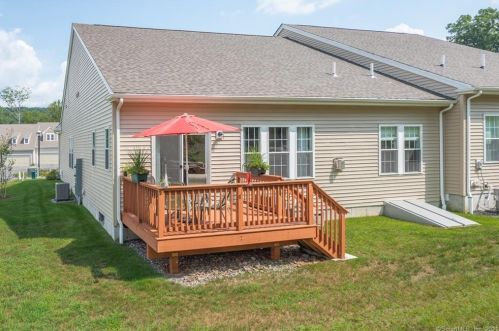 1059 Augusta Dr, Seymour, CT exterior
