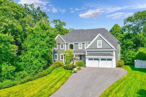 21 Hunters Ln, Natick, MA 01760 exterior