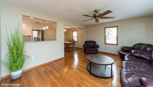 5 Barbara Cir, Woburn, MA 01801 exterior