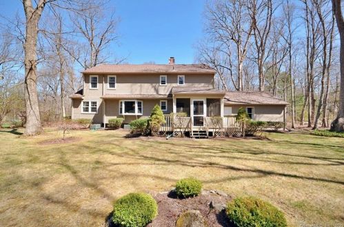 6 Crabapple Ln, Sandy-Hook, CT 06482 exterior