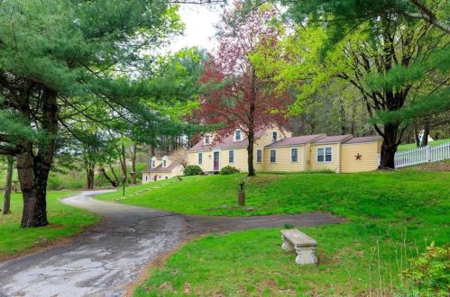 70 Averill Rd, Pomfret-Center, CT 06259 exterior