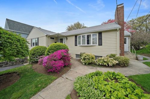 26 Whitlowe Rd, Newton, MA 02465 exterior