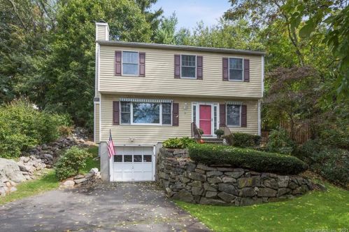 31 Devils Garden Rd, Norwalk, CT 06854 exterior