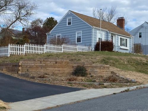 49 Sander St, United States Coast Guard Ac, CT 06320 exterior