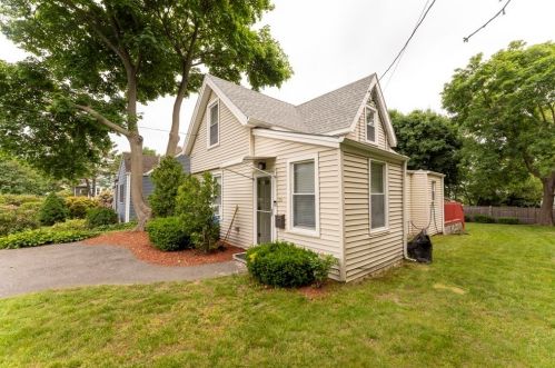 26 Central St, Nahant, MA 01908 exterior