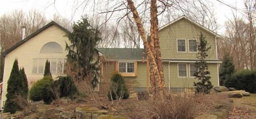 18 Turkey Roost Rd, Upper Stepney, CT 06468 exterior