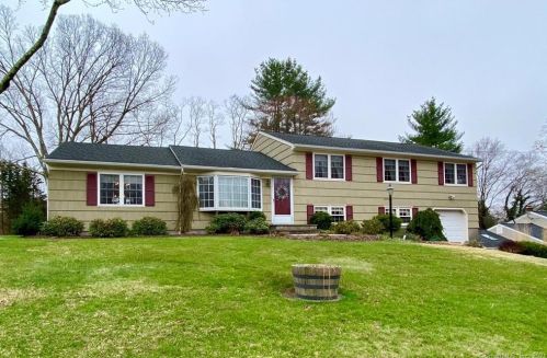 15 Fresh Meadow Rd, Upper Stepney, CT 06468 exterior