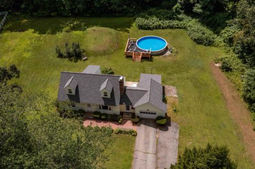 17 Cricket Corner Rd, Amherst, NH 03031 exterior