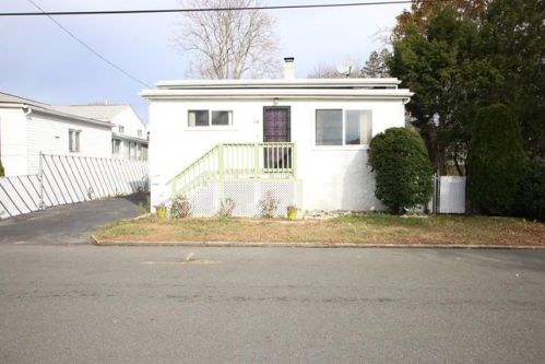 34 Gates Rd, Saugus, MA 01906 exterior