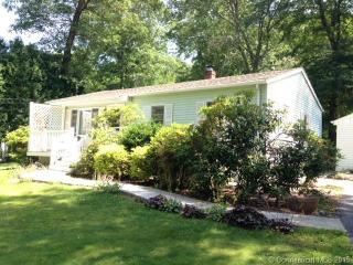 62 Pollys Ln, Uncasville, CT 06382 exterior