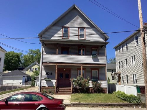 172 2Nd Ave, Woonsocket, RI 02895 exterior