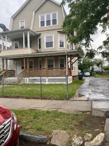 38 Dresden St, Springfield, MA 01109 exterior