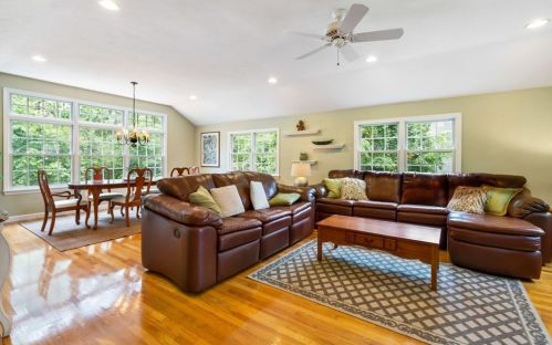 4 Surrey Ln, Kingston, MA 02364 exterior