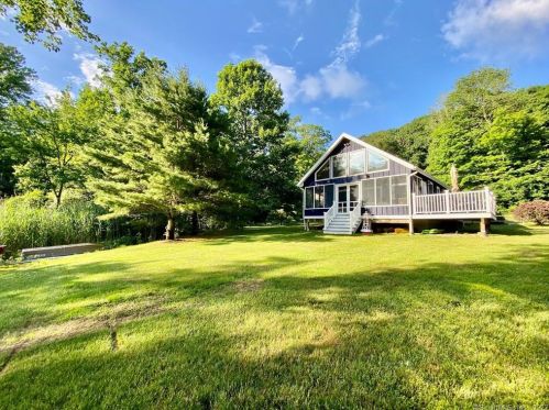 20 Deepwood Dr, Exeter, CT 06249 exterior