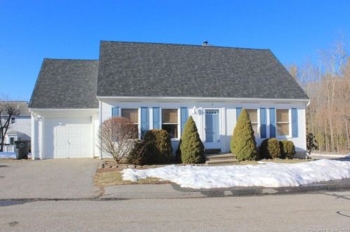 4 Chatam Ln, Torrington, CT 06790 exterior