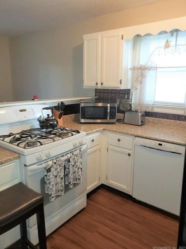 15 Cidermill Ct, New Britain, CT 06053 exterior