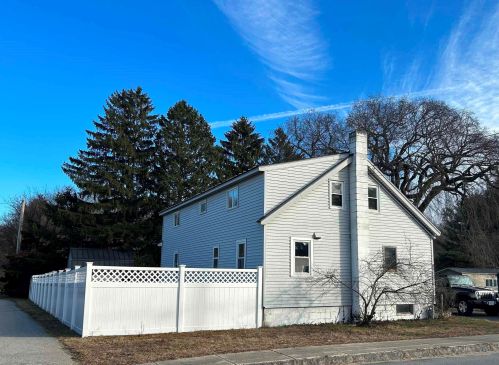 32 Washington St, Seabrook, NH 03874 exterior