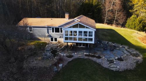 9 Toppan Ln, Hampton Falls, NH 03844 exterior