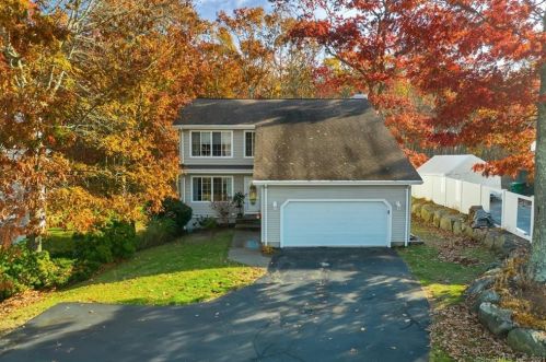44 Yorkshire Dr, Waterford, CT 06385 exterior