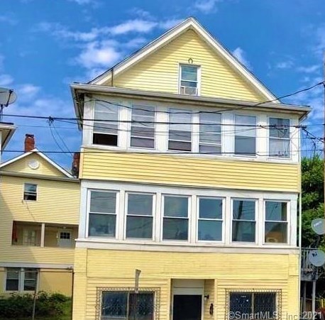 12 Oak St, Bridgeport, CT 06604 exterior