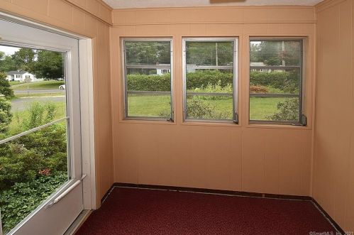 557 Bloomfield Ave, Windsor, CT 06095 exterior