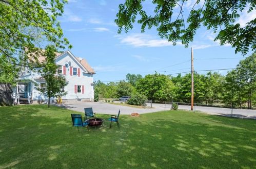 203 Sunnyside Ave, Woonsocket, RI 02895 exterior