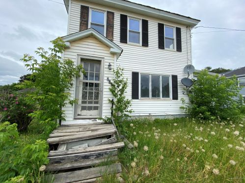 1739 Main St, Mapleton, ME 04757 exterior