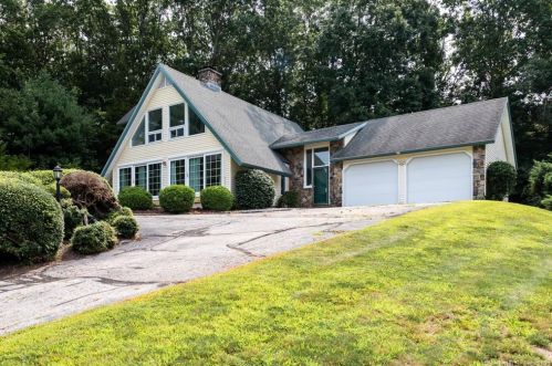 10 Baldwin Dr, Waterford, CT 06385 exterior