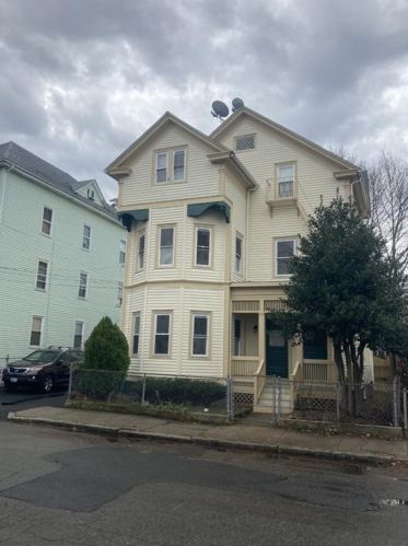 166 Alverson Ave, Providence, RI 02909 exterior