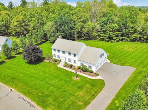 40 Horseshoe Ln, Somers, CT 06071 exterior
