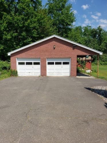 74 Thornfell St, Springfield, MA 01104 exterior