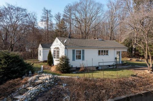1765 Division Rd, East-Greenwich, RI 02818 exterior