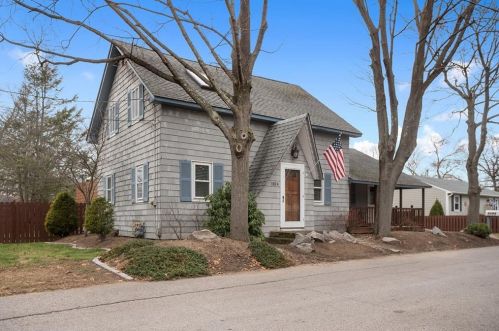 1074 Cedar Swamp Rd, Warwick, RI 02889 exterior