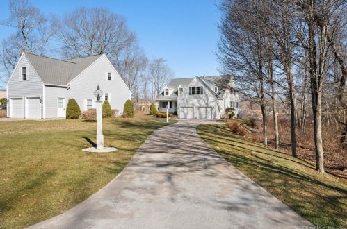 4 Village Dr, Waterford, CT 06385 exterior