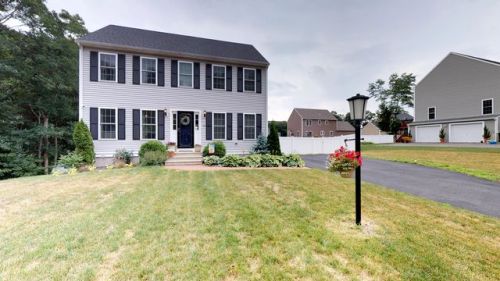 43 Mears Ln, Stoughton, MA 02072 exterior