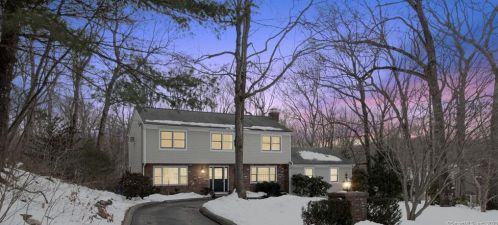 37 Stag Ln, Bridgeport, CT 06611 exterior