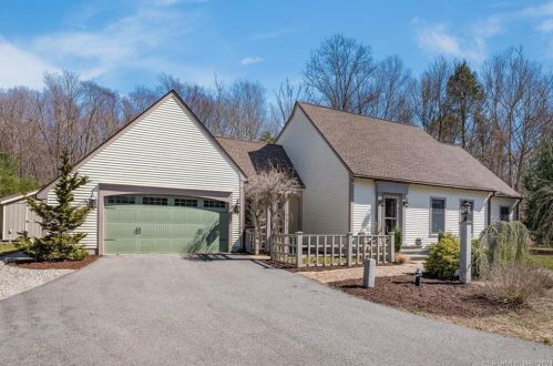 9 Valley Brook Rd, Moodus, CT 06469 exterior