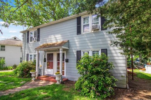 77 Pearl Harbor Cir, Bridgeport, CT 06610 exterior