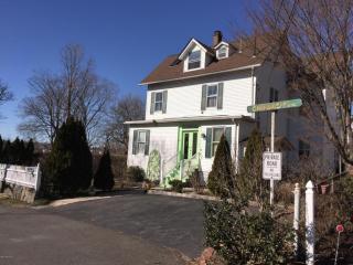 5 Chinmoy Ave, Greenwich, CT 06830 exterior