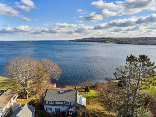 25 Knowlton Ave, Owls Head, ME 04854 exterior