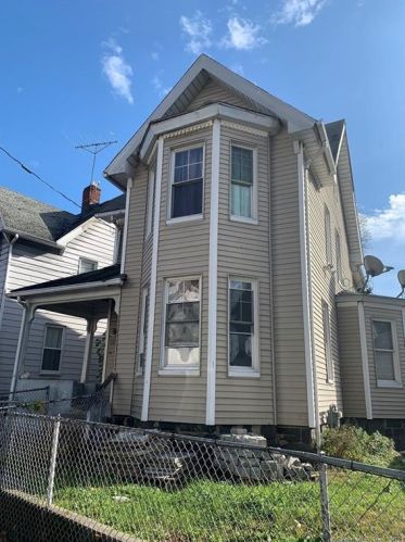 21 Wood Ave, Bridgeport, CT 06605 exterior
