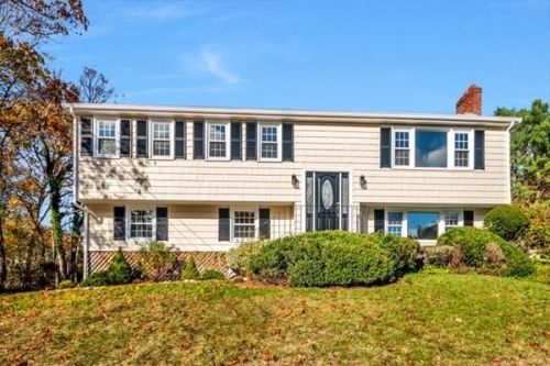 40 Hillcrest Rd, Medfield, MA 02052 exterior
