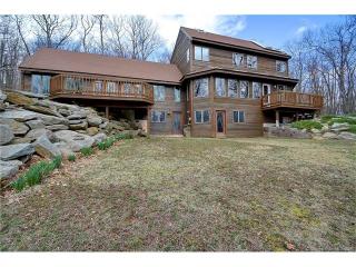 585 Goodale Hill Rd, Glastonbury, CT 06033 exterior