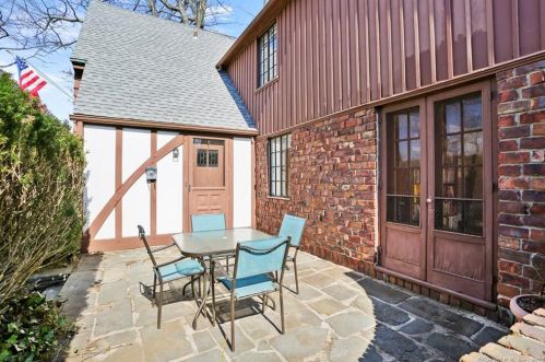 17 Merrill Rd, Norwalk, CT 06851 exterior